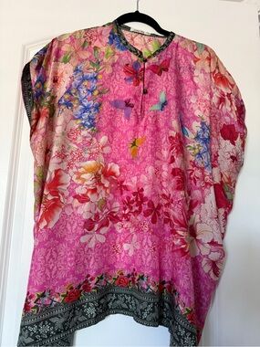 Johnny Was BOUQUET FRAME
PARADE BLOUSE Vibrant Pink Floral Butterfly Tunic, Silk